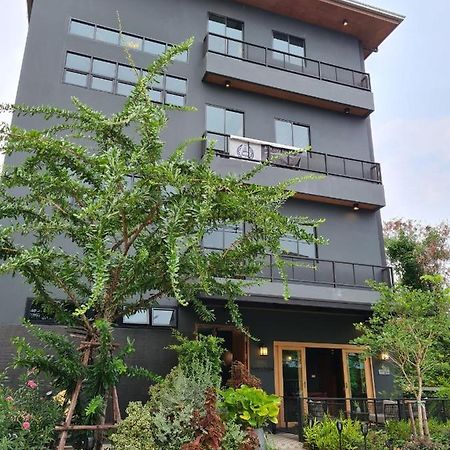 The Lantern Suites Ban Song Hong Exterior photo