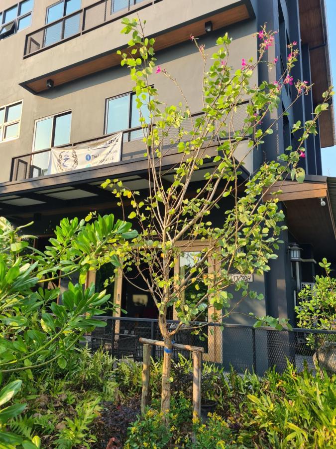 The Lantern Suites Ban Song Hong Exterior photo