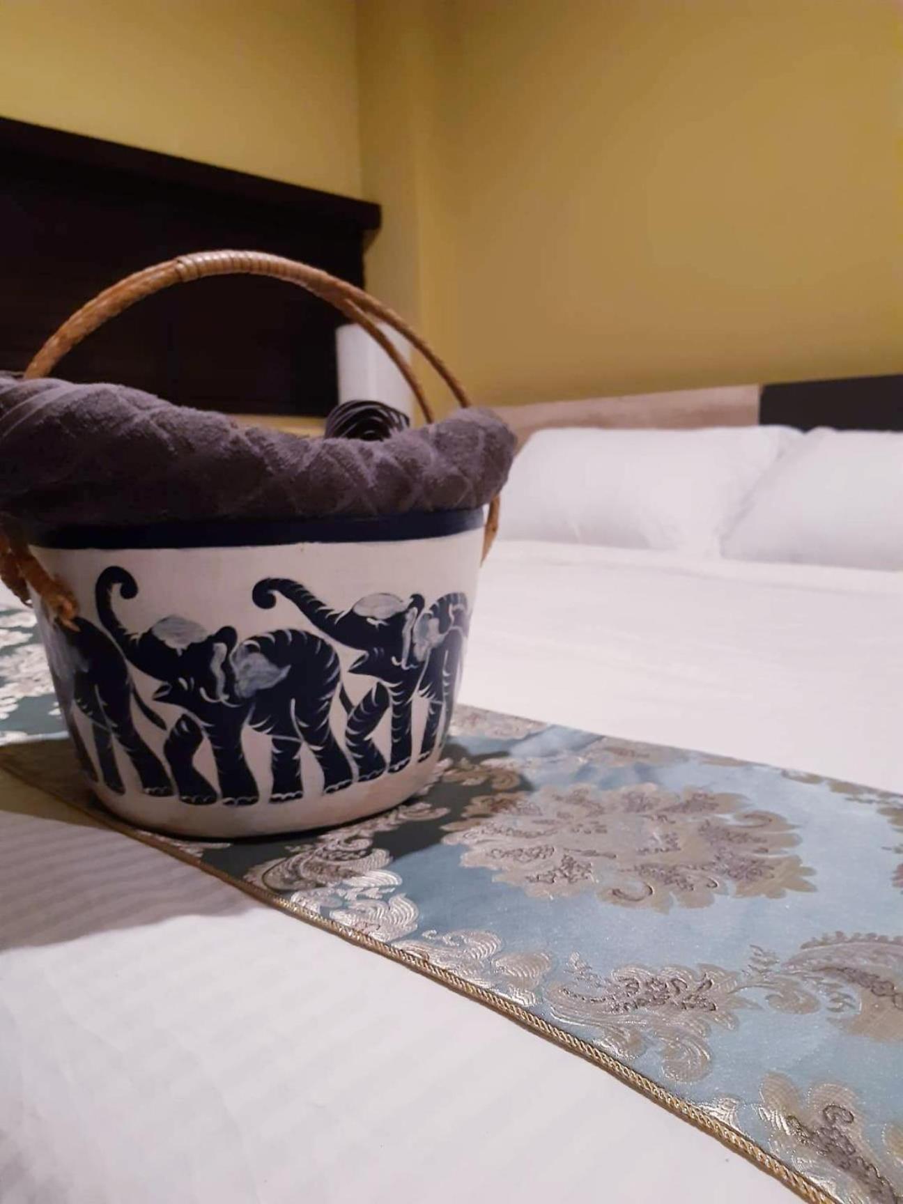 The Lantern Suites Ban Song Hong Room photo