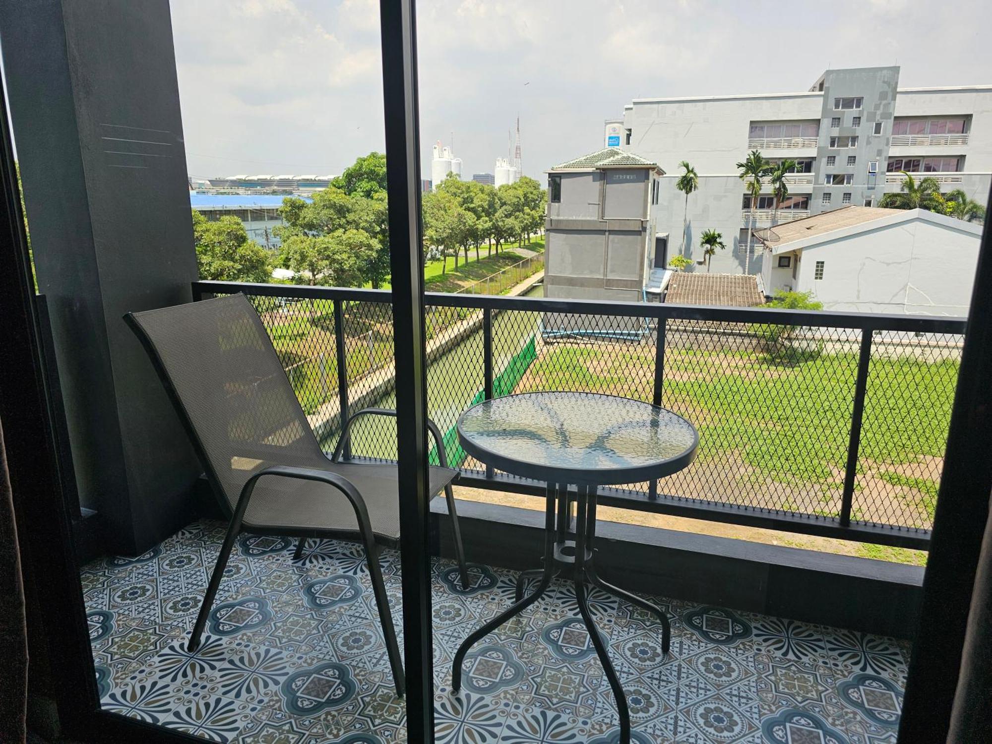 The Lantern Suites Ban Song Hong Exterior photo
